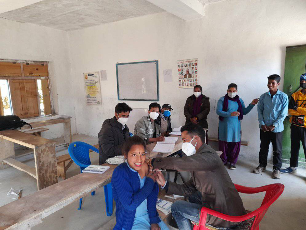 बैतडीमा डेढ लाख बढी नागरिकले कोरोना विरुद्धको पूर्ण खोप पाए 